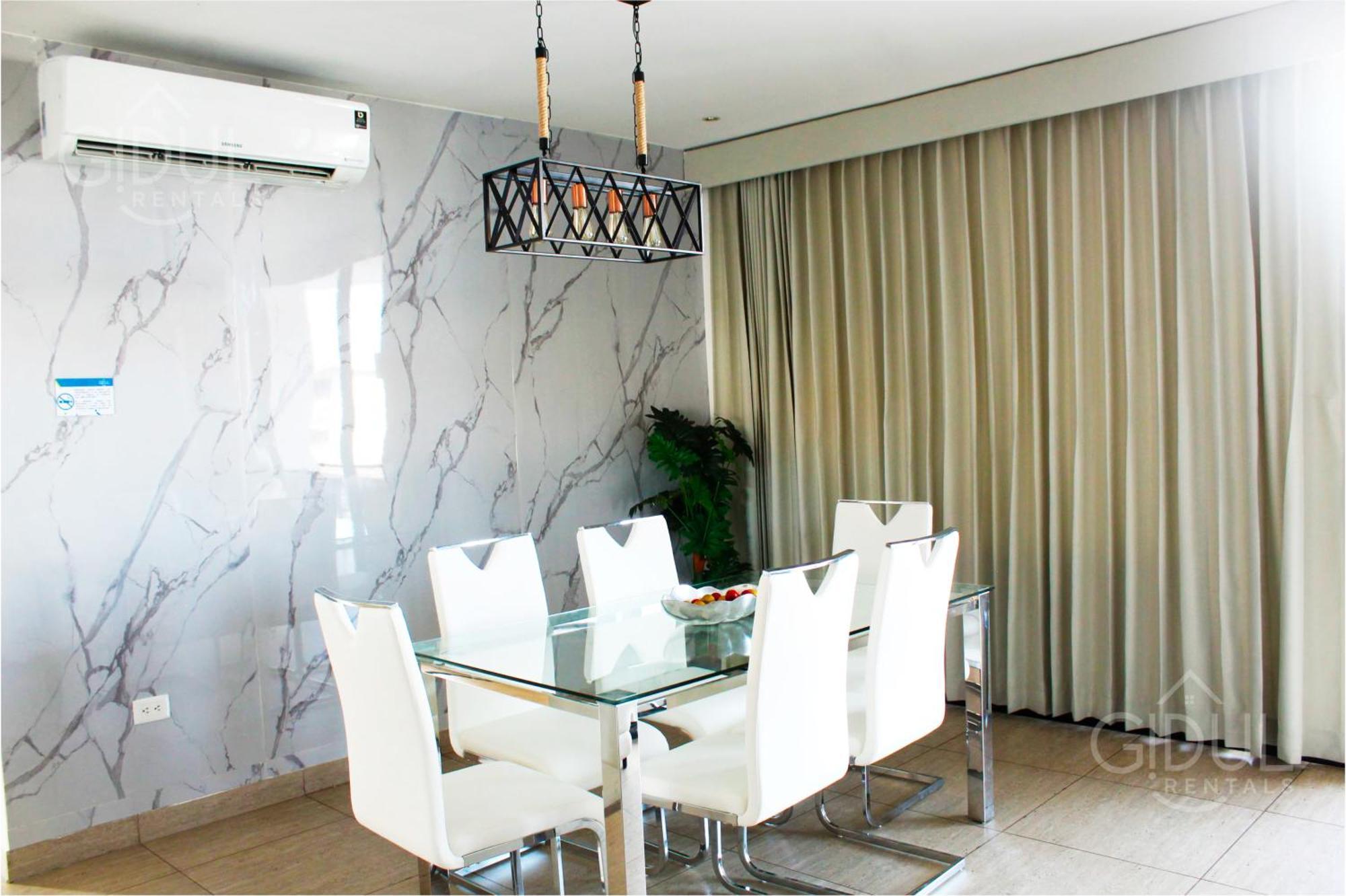 The Luxury * San Salvador